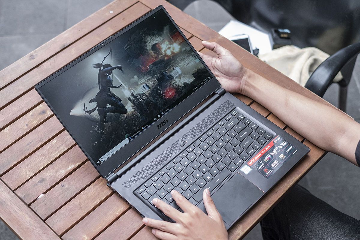 màn hình laptop nằm ngang